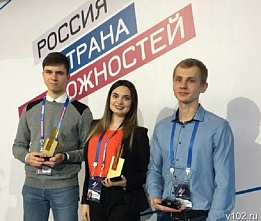 ИА «Высота 102»: Студент из Волгоградского техуниверситета заочно познакомил Владимира Путина с роботом для сбивания сосулек