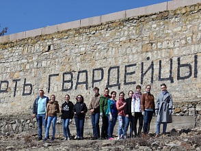 Волонтеры ВолгГТУ провели субботник возле мемориала «Стена Родимцева»