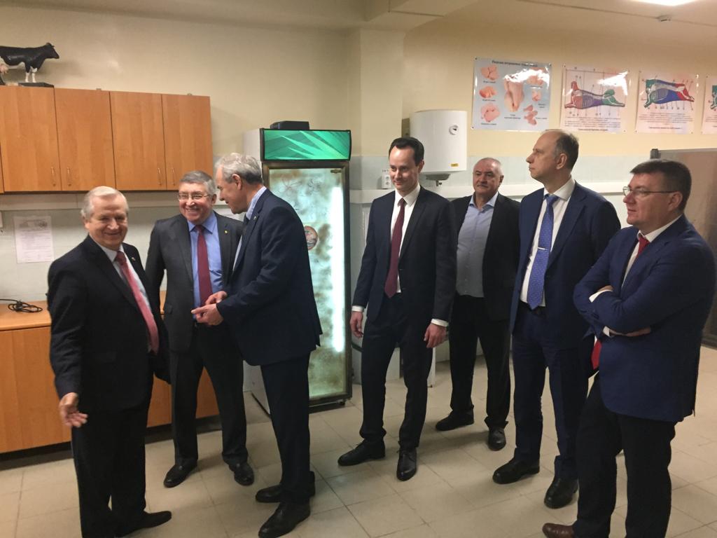 Приб сергей николаевич. Абрамов роман юрьевич директор школы 491. Ректор волгоградского гау. Ректор волгау. Ректор волгау.