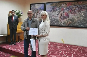 IA "Vysota 102": Museum staff in the LNR who demonstrated personal heroism received a triptych "Battle for Rus" from Volgograd