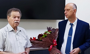 В ВолгГТУ поздравления с юбилеем принимает О.Д. Косов