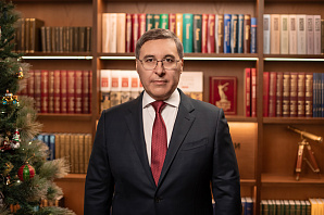 Глава Минобрнауки Валерий Фальков поздравляет с наступающим Новым годом