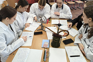 Gas Laws in Practice: School and University Jointly Develop Engineering Competencies