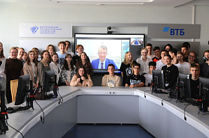 Выпускник ВолгГТУ Иван Любименко поделился бесценным опытом со студентами ФЭУ и поздравил университет с юбилеем