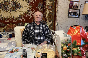 Евгений Москвичев поздравил ветерана Великой Отечественной войны с наступающими новогодними праздниками