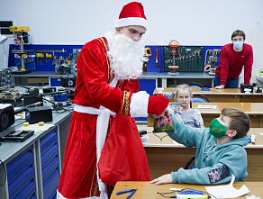 Новогодняя мастерская ВПИ (филиала) ВолгГТУ собрала более полусотни друзей!