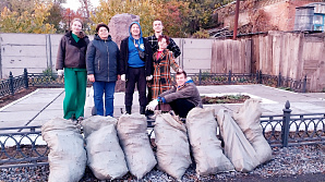 Волонтеры ВолГГТУ провели субботник на братской могиле защитников Красного Царицына