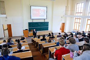 Первокурсникам ФАСТиВ ВолгГТУ рассказали о силе единства народов России